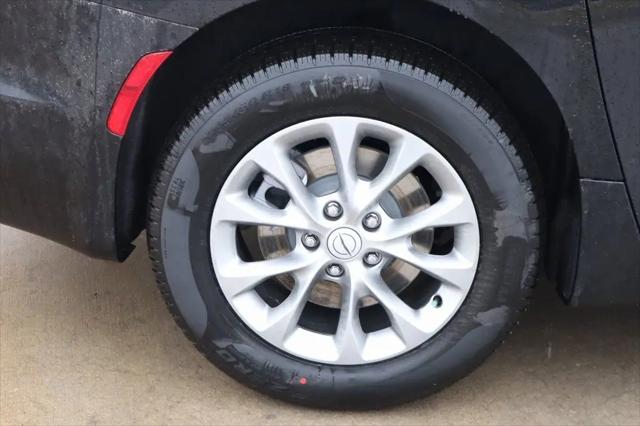 2026 Chrysler Pacifica Select AWD