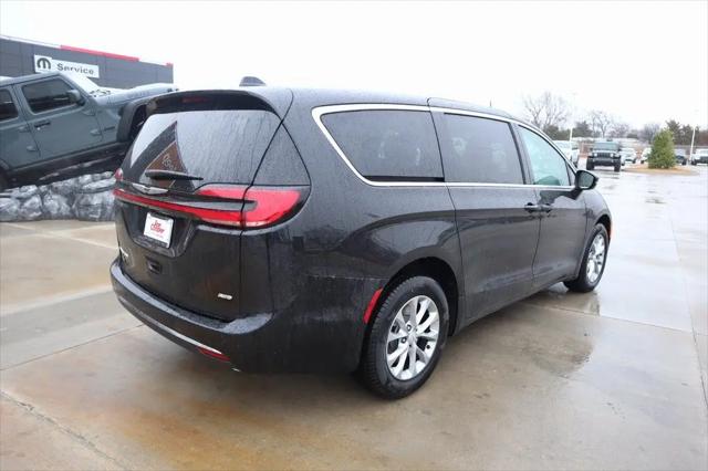 2026 Chrysler Pacifica Select AWD