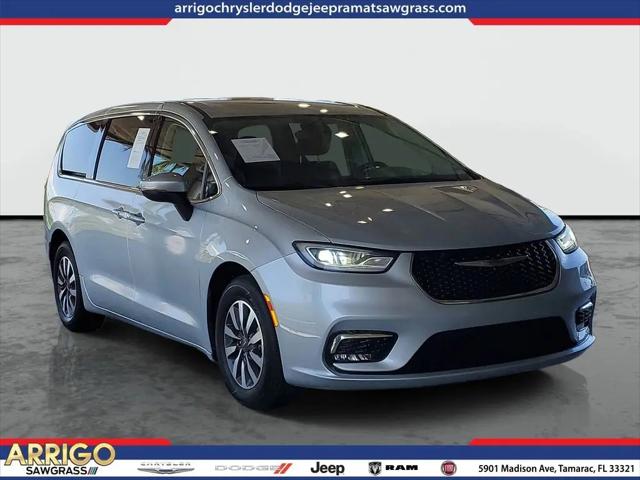 2023 Chrysler Pacifica Hybrid Touring L for sale in Tamarac, FL