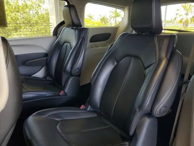2023 Chrysler Pacifica Hybrid Touring L