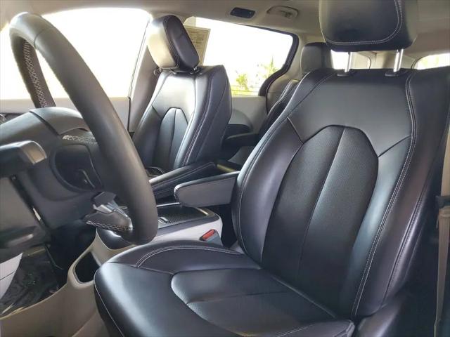 2023 Chrysler Pacifica Hybrid Touring L