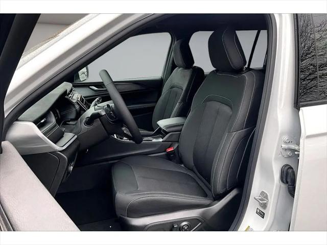 2025 Jeep Grand Cherokee L Laredo X 4x4