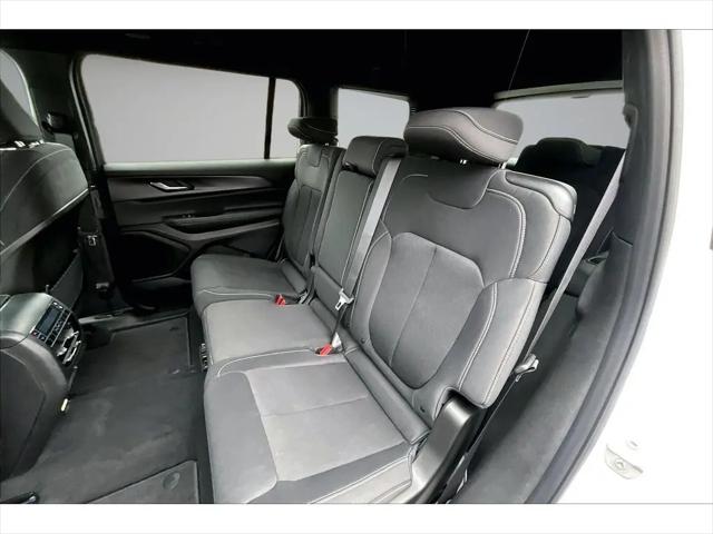 2025 Jeep Grand Cherokee L Laredo X 4x4