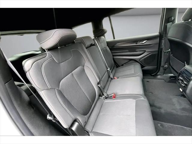 2025 Jeep Grand Cherokee L Laredo X 4x4