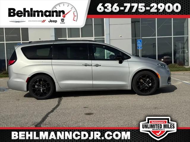 2026 Chrysler Pacifica Limited for sale in Troy, MO