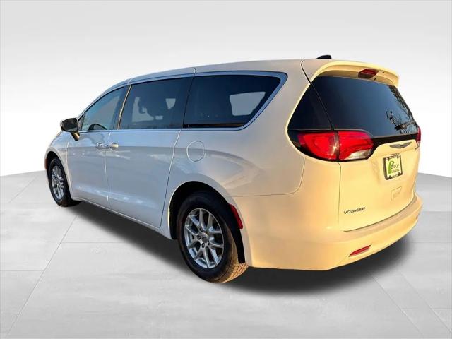 2022 Chrysler Voyager LX