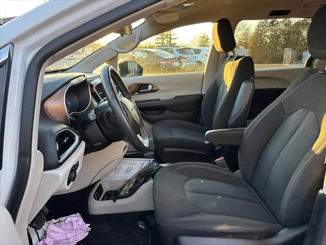 2022 Chrysler Voyager LX