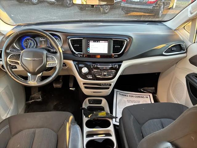 2022 Chrysler Voyager LX
