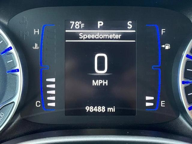 2022 Chrysler Voyager LX