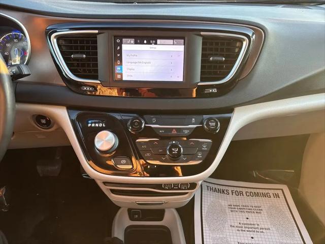 2022 Chrysler Voyager LX