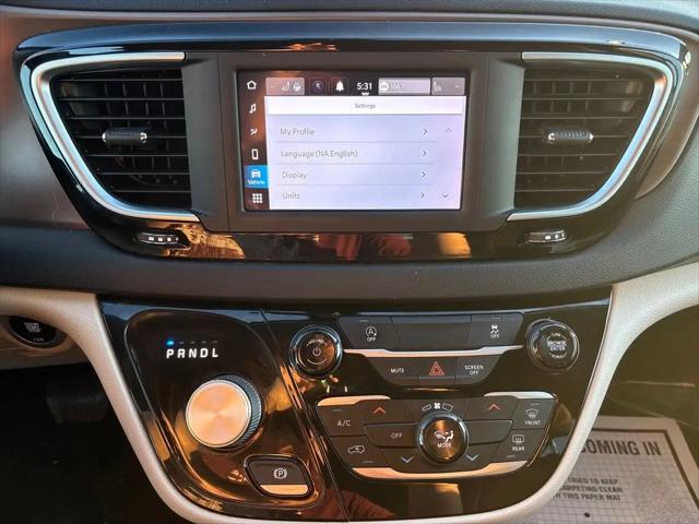 2022 Chrysler Voyager LX