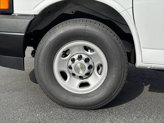 2026 Chevrolet Express Cargo Van 2500 Regular Wheelbase, WT, RWD