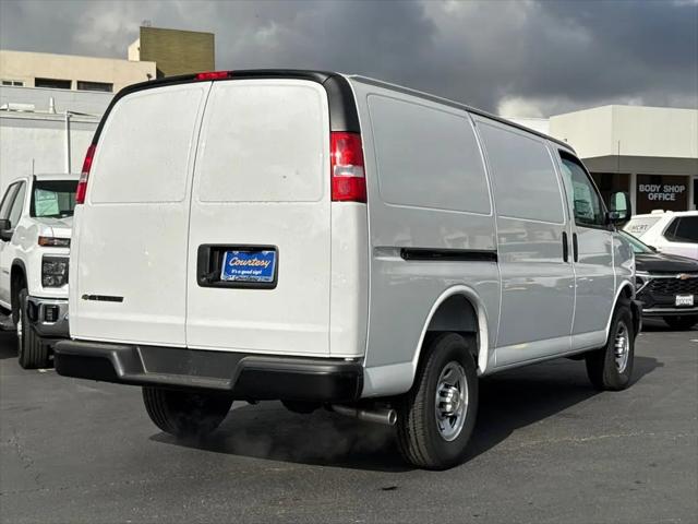 2026 Chevrolet Express Cargo Van 2500 Regular Wheelbase, WT, RWD