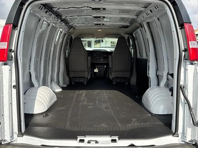 2026 Chevrolet Express Cargo Van 2500 Regular Wheelbase, WT, RWD