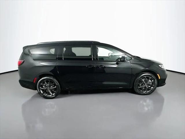 2026 Chrysler Pacifica Select AWD