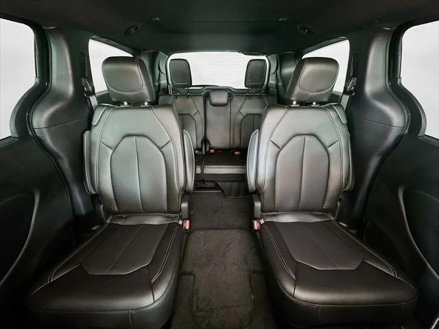 2026 Chrysler Pacifica Select AWD