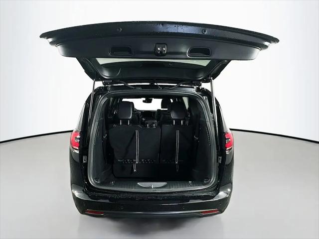 2026 Chrysler Pacifica Select AWD
