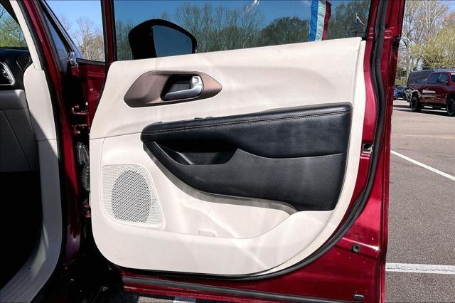 Used 2017 Chrysler Pacifica For Sale in Olive Branch, MS