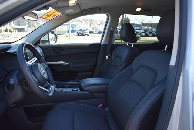2025 Nissan Pathfinder SV 4WD