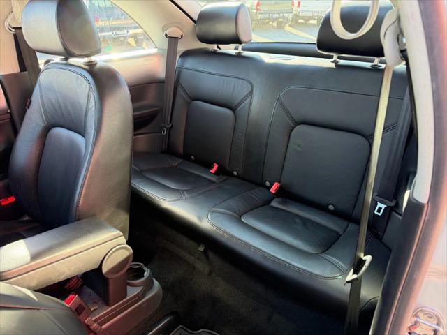 2006 Volkswagen New Beetle 2.5 Hatchback 2D