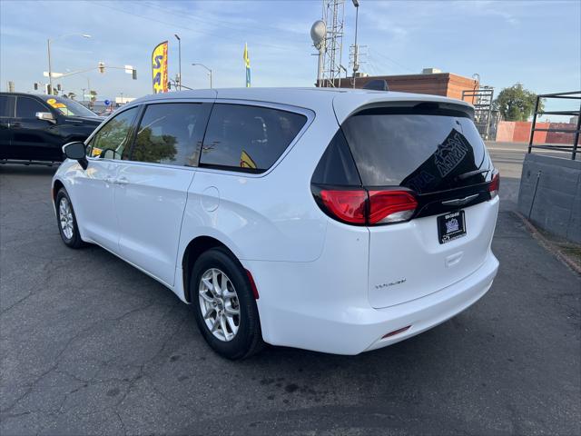 2023 Chrysler Voyager LX