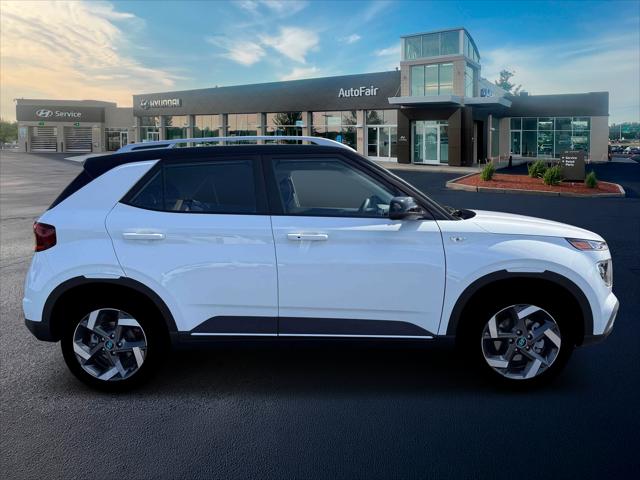 2026 Hyundai Venue SEL w/Two-Tone Roof