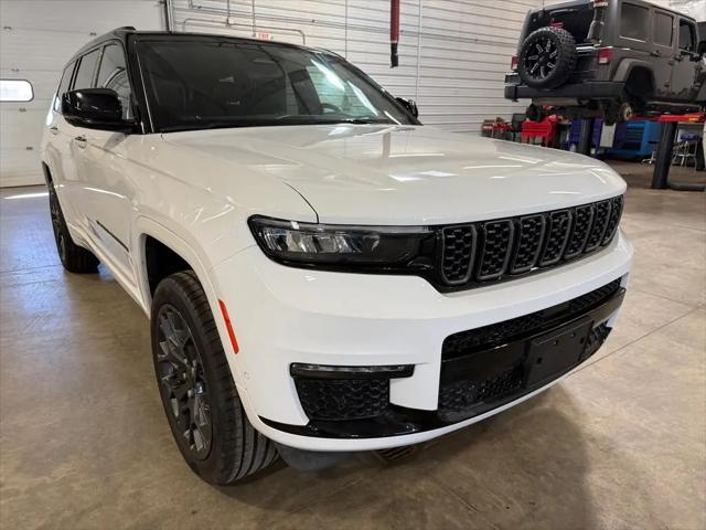 2023 Jeep Grand Cherokee L Summit 4x4 for sale in Galena, IL