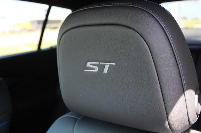 2026 Buick NV Sport Touring FWD