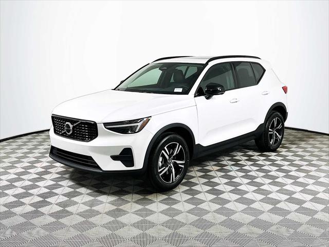 2026 Volvo XC40 Core, B5 AWD Gas (mild hybrid), Dark