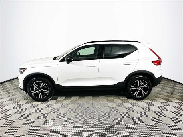 2026 Volvo XC40 Core, B5 AWD Gas (mild hybrid), Dark