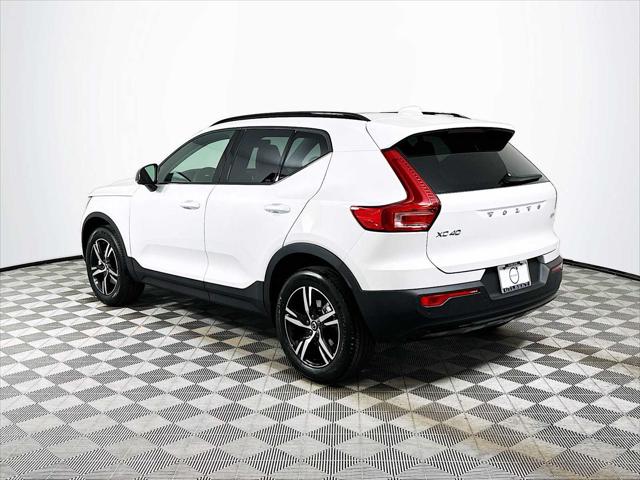 2026 Volvo XC40 Core, B5 AWD Gas (mild hybrid), Dark