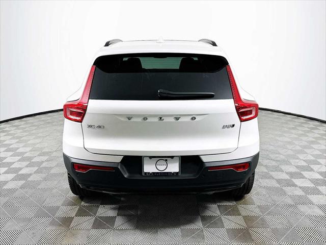 2026 Volvo XC40 Core, B5 AWD Gas (mild hybrid), Dark