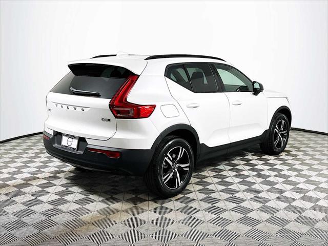 2026 Volvo XC40 Core, B5 AWD Gas (mild hybrid), Dark