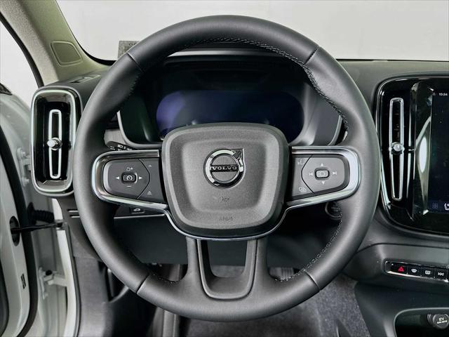 2026 Volvo XC40 Core, B5 AWD Gas (mild hybrid), Dark