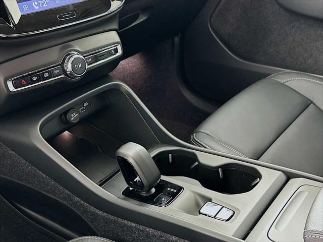 2026 Volvo XC40 Core, B5 AWD Gas (mild hybrid), Dark