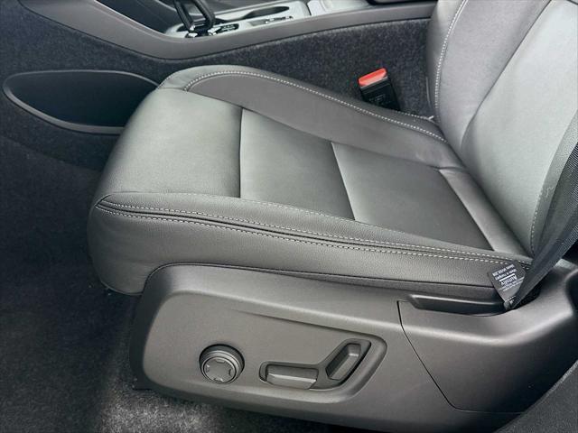 2026 Volvo XC40 Core, B5 AWD Gas (mild hybrid), Dark