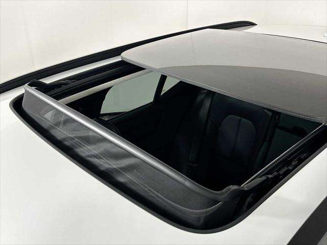 2026 Volvo XC40 Core, B5 AWD Gas (mild hybrid), Dark