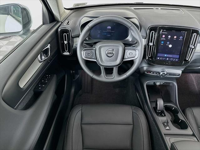 2026 Volvo XC40 Core, B5 AWD Gas (mild hybrid), Dark