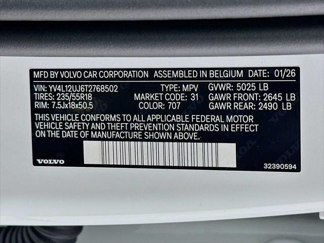 2026 Volvo XC40 Core, B5 AWD Gas (mild hybrid), Dark