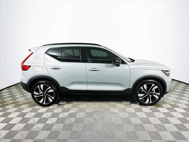 2026 Volvo XC40 Ultra, B5 AWD Gas (mild hybrid), Dark