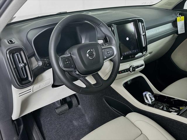 2026 Volvo XC40 Ultra, B5 AWD Gas (mild hybrid), Dark