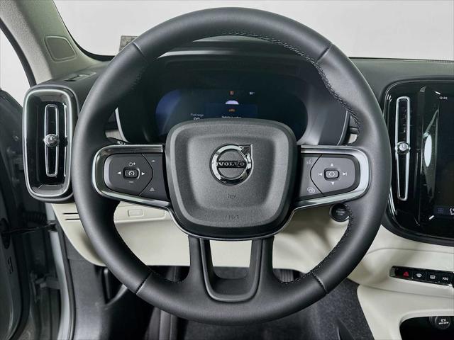 2026 Volvo XC40 Ultra, B5 AWD Gas (mild hybrid), Dark