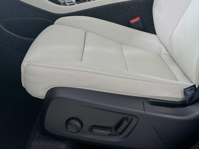 2026 Volvo XC40 Ultra, B5 AWD Gas (mild hybrid), Dark
