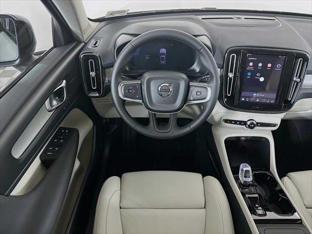 2026 Volvo XC40 Ultra, B5 AWD Gas (mild hybrid), Dark