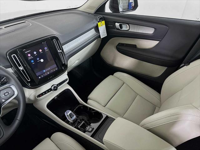 2026 Volvo XC40 Ultra, B5 AWD Gas (mild hybrid), Dark