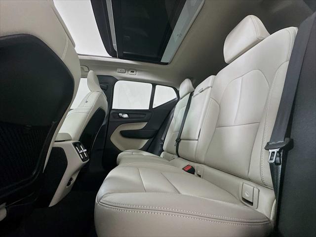 2026 Volvo XC40 Ultra, B5 AWD Gas (mild hybrid), Dark
