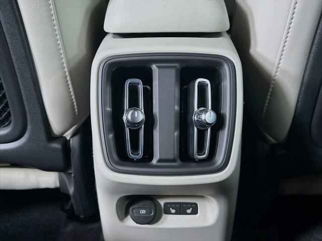 2026 Volvo XC40 Ultra, B5 AWD Gas (mild hybrid), Dark