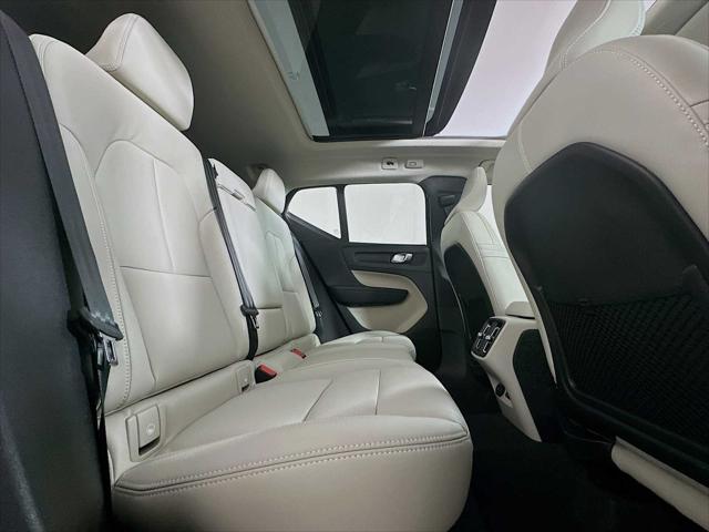 2026 Volvo XC40 Ultra, B5 AWD Gas (mild hybrid), Dark