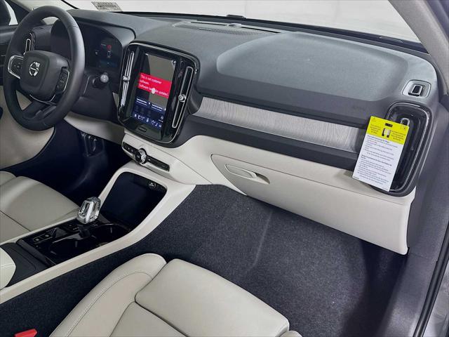 2026 Volvo XC40 Ultra, B5 AWD Gas (mild hybrid), Dark