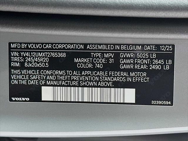 2026 Volvo XC40 Ultra, B5 AWD Gas (mild hybrid), Dark